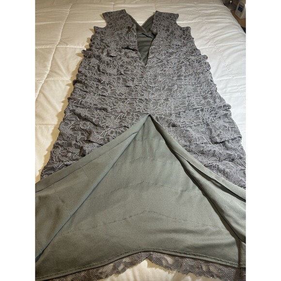 Jessica Howard Mother of Bride Long Gown Size 16W Gray Scallops Lace Rhinestone - Picture 12 of 16